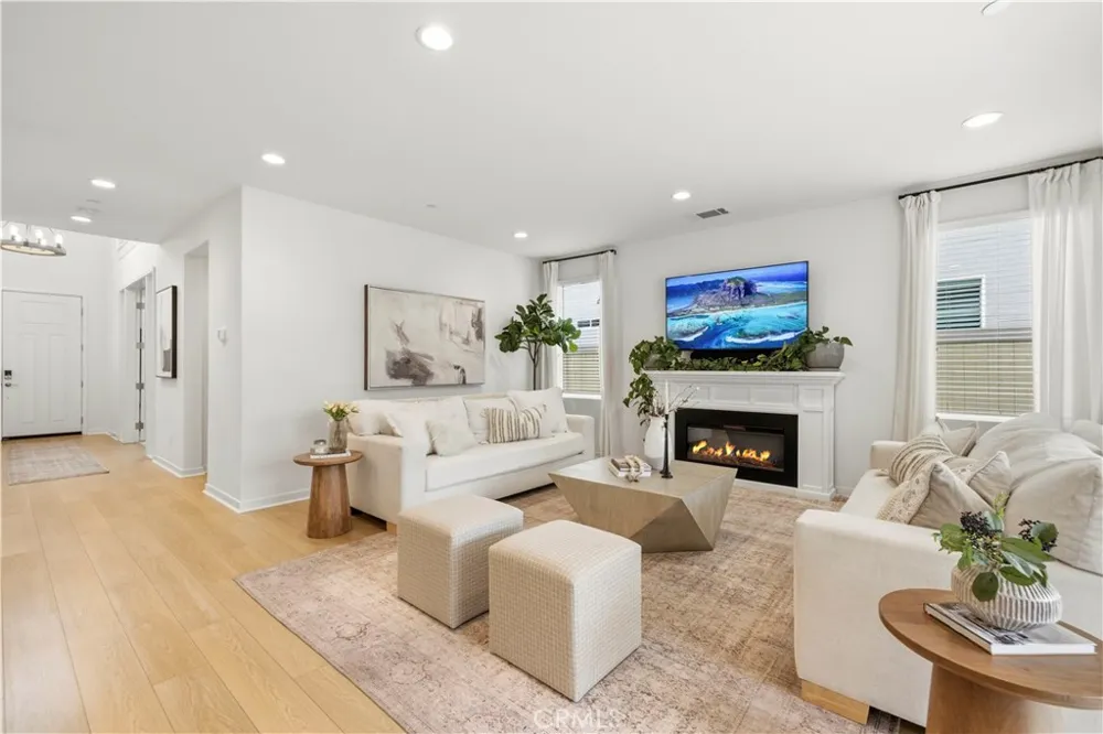 18135 Tableau Way Saugus, CA 91350