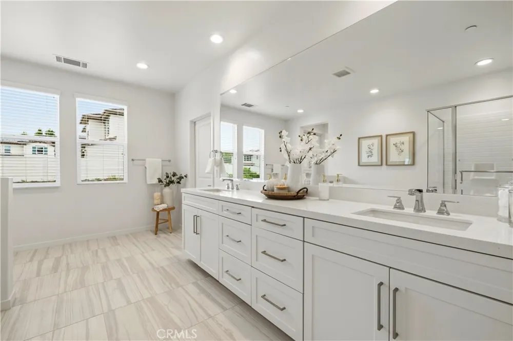 18135 Tableau Way Saugus, CA 91350