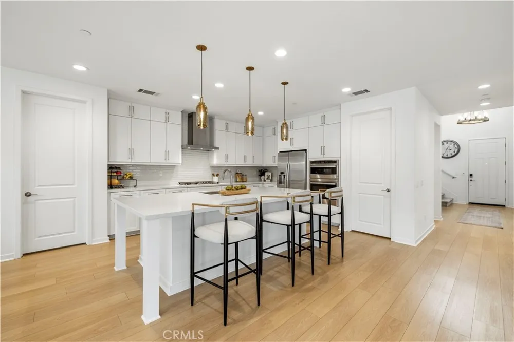 18135 Tableau Way Saugus, CA 91350