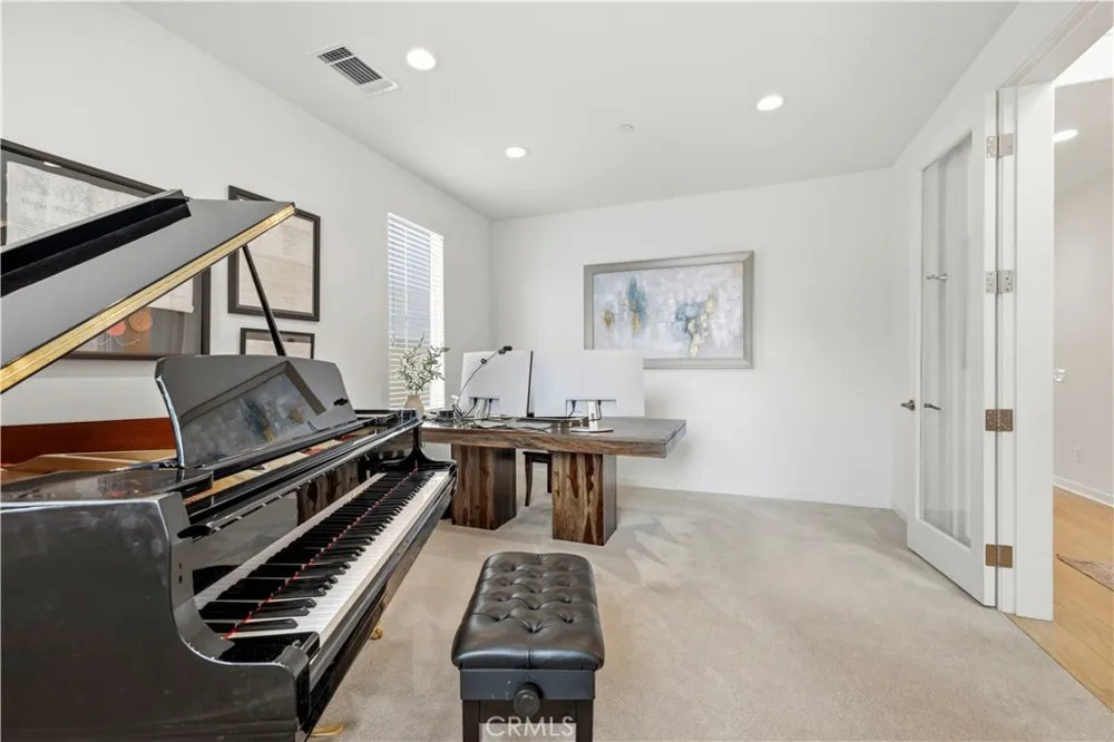 18135 Tableau Way Saugus, CA 91350