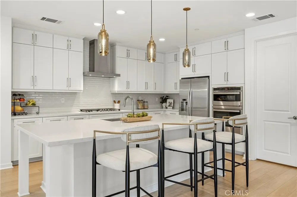 18135 Tableau Way Saugus, CA 91350