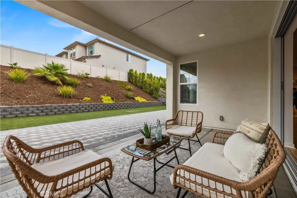 18135 Tableau Way Saugus, CA 91350