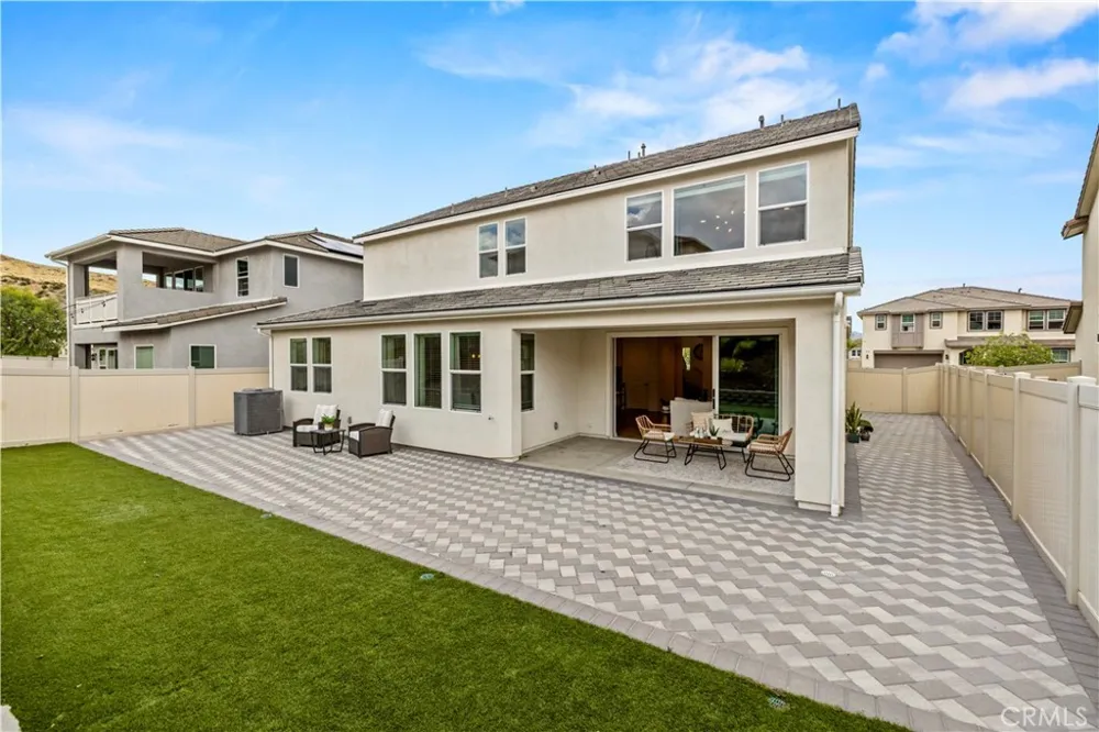 18135 Tableau Way Saugus, CA 91350