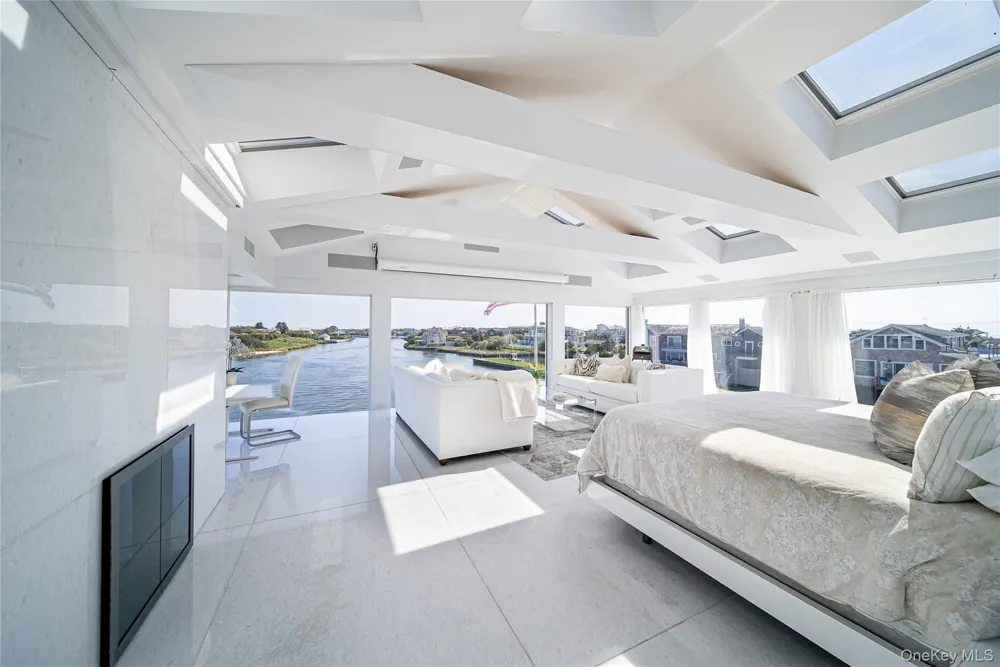 38 Beach Lane Quogue, NY 11959