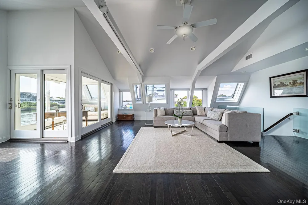 38 Beach Lane Quogue, NY 11959