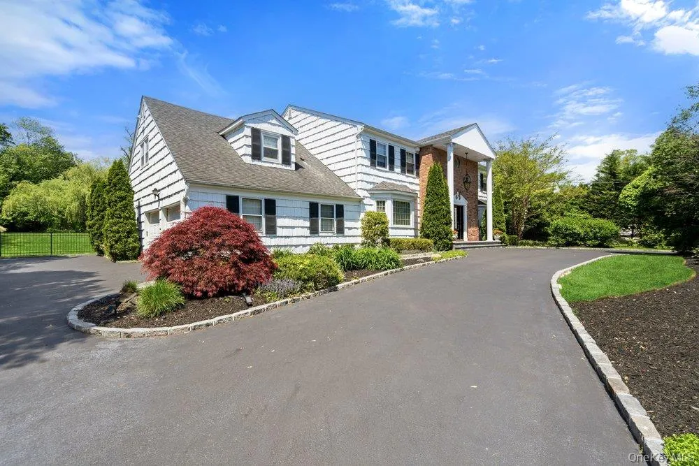 119 Plainview Road Woodbury, NY 11797