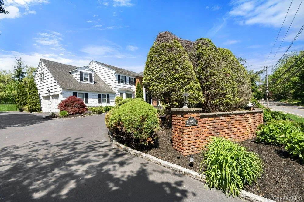 119 Plainview Road Woodbury, NY 11797