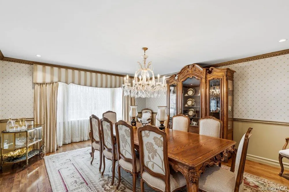 119 Plainview Road Woodbury, NY 11797