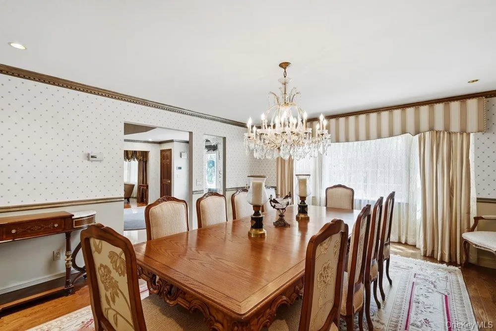 119 Plainview Road Woodbury, NY 11797