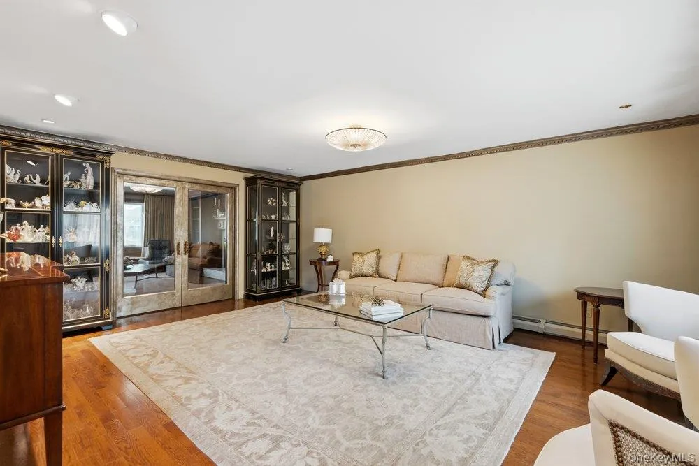 119 Plainview Road Woodbury, NY 11797