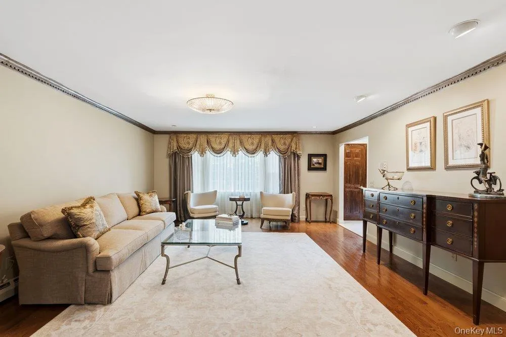 119 Plainview Road Woodbury, NY 11797