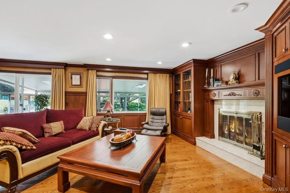 119 Plainview Road Woodbury, NY 11797
