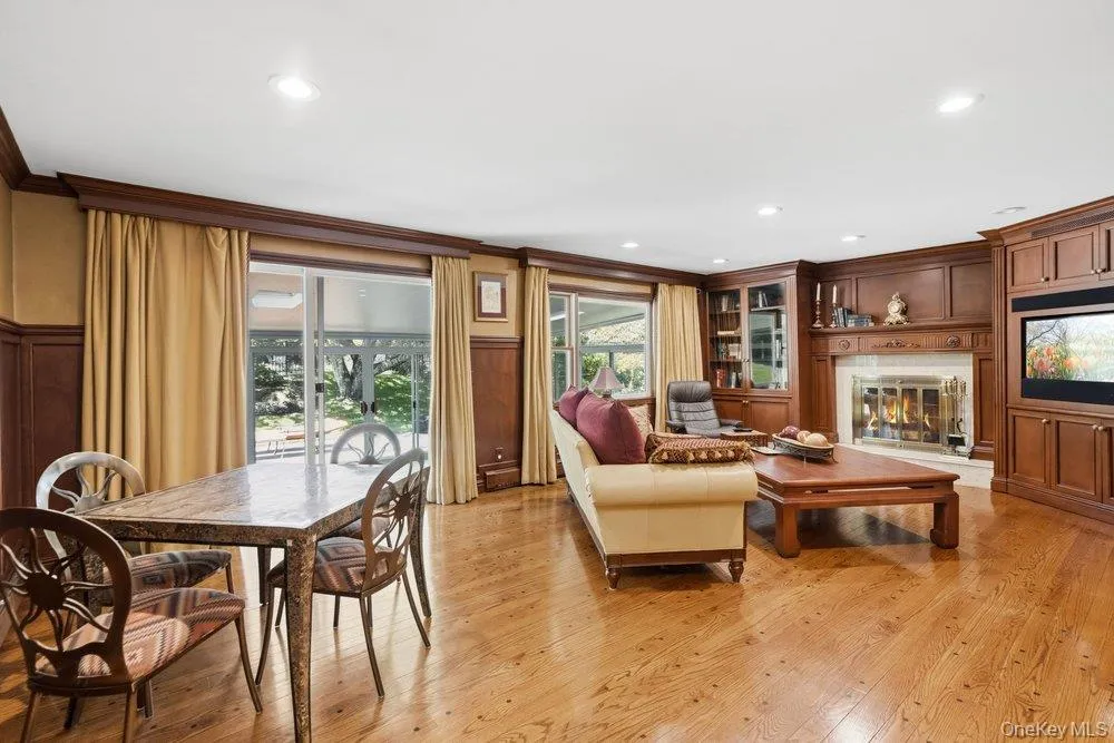119 Plainview Road Woodbury, NY 11797