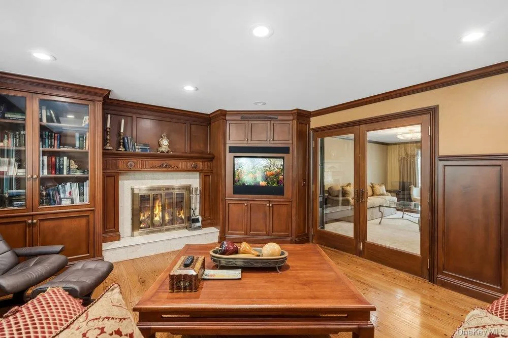 119 Plainview Road Woodbury, NY 11797