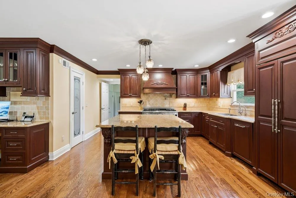 119 Plainview Road Woodbury, NY 11797