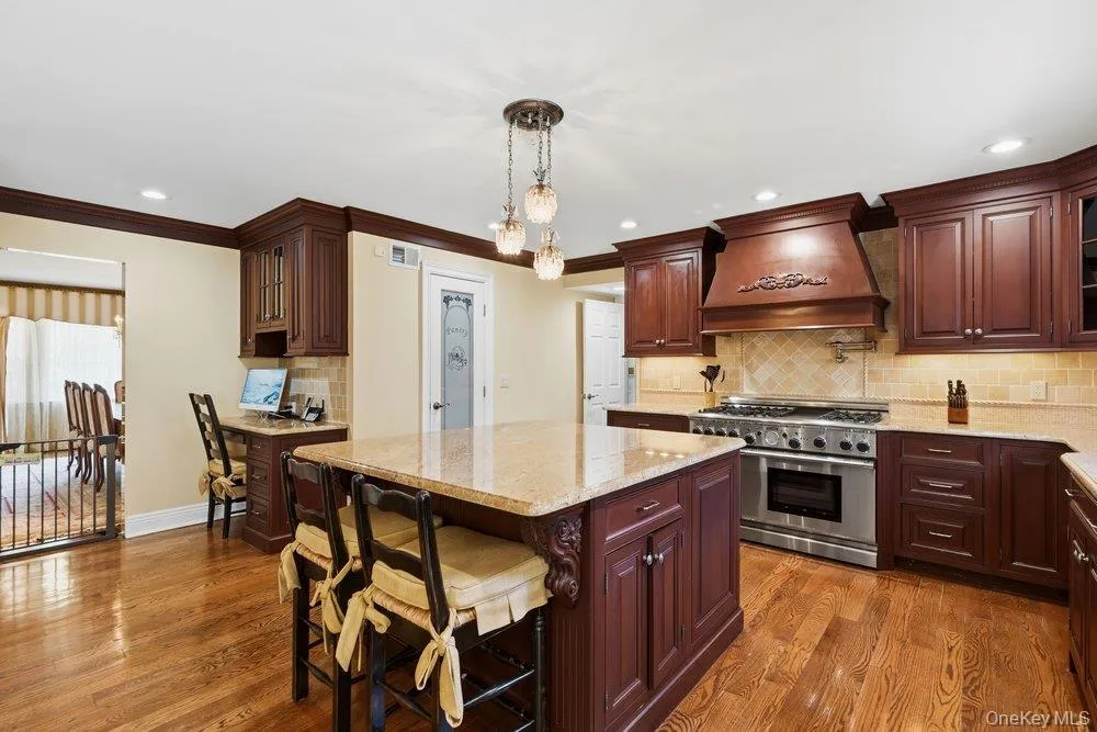 119 Plainview Road Woodbury, NY 11797