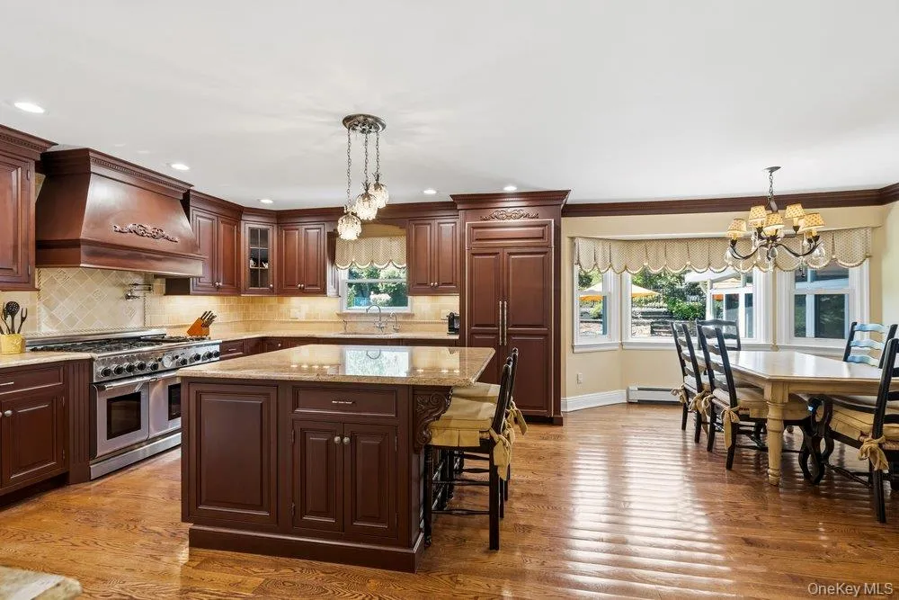 119 Plainview Road Woodbury, NY 11797
