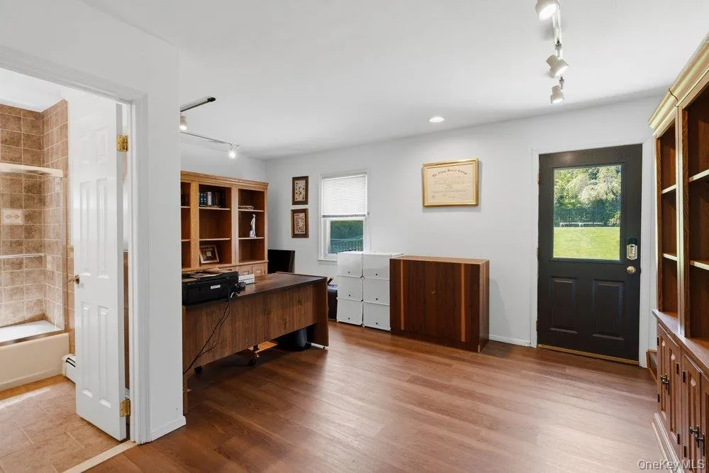 119 Plainview Road Woodbury, NY 11797