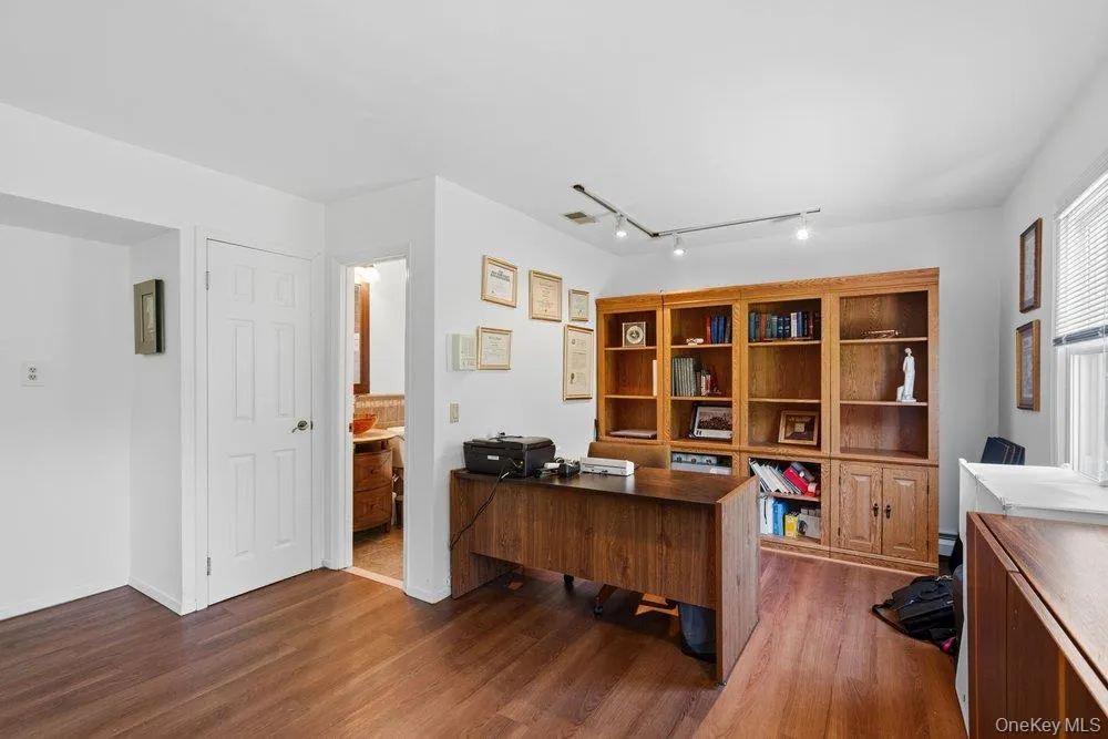 119 Plainview Road Woodbury, NY 11797