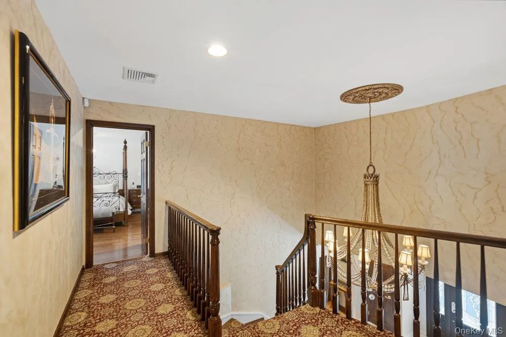 119 Plainview Road Woodbury, NY 11797