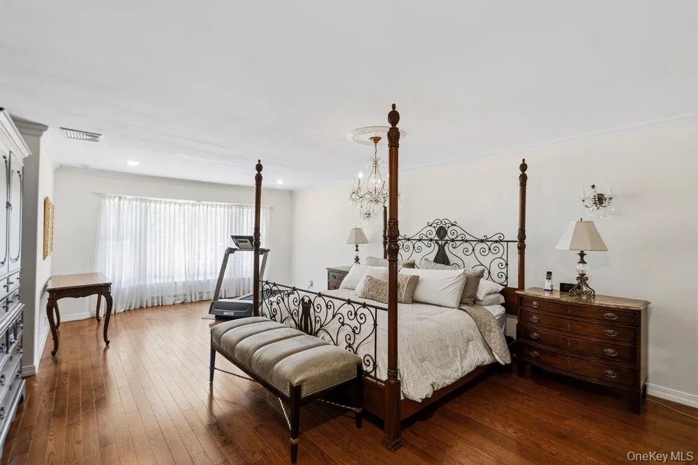 119 Plainview Road Woodbury, NY 11797