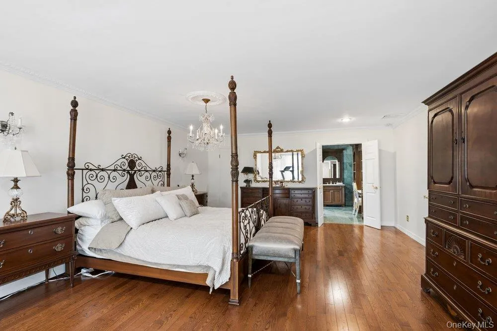 119 Plainview Road Woodbury, NY 11797