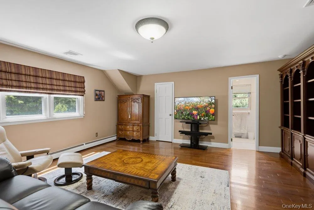 119 Plainview Road Woodbury, NY 11797