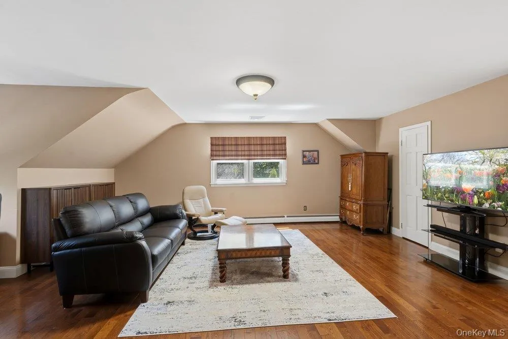 119 Plainview Road Woodbury, NY 11797