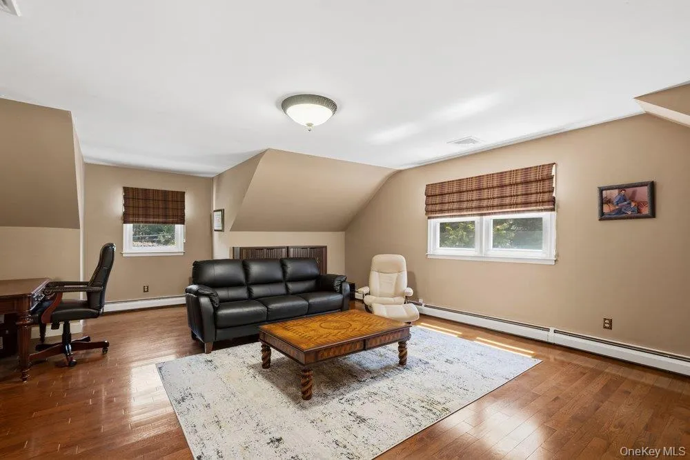 119 Plainview Road Woodbury, NY 11797