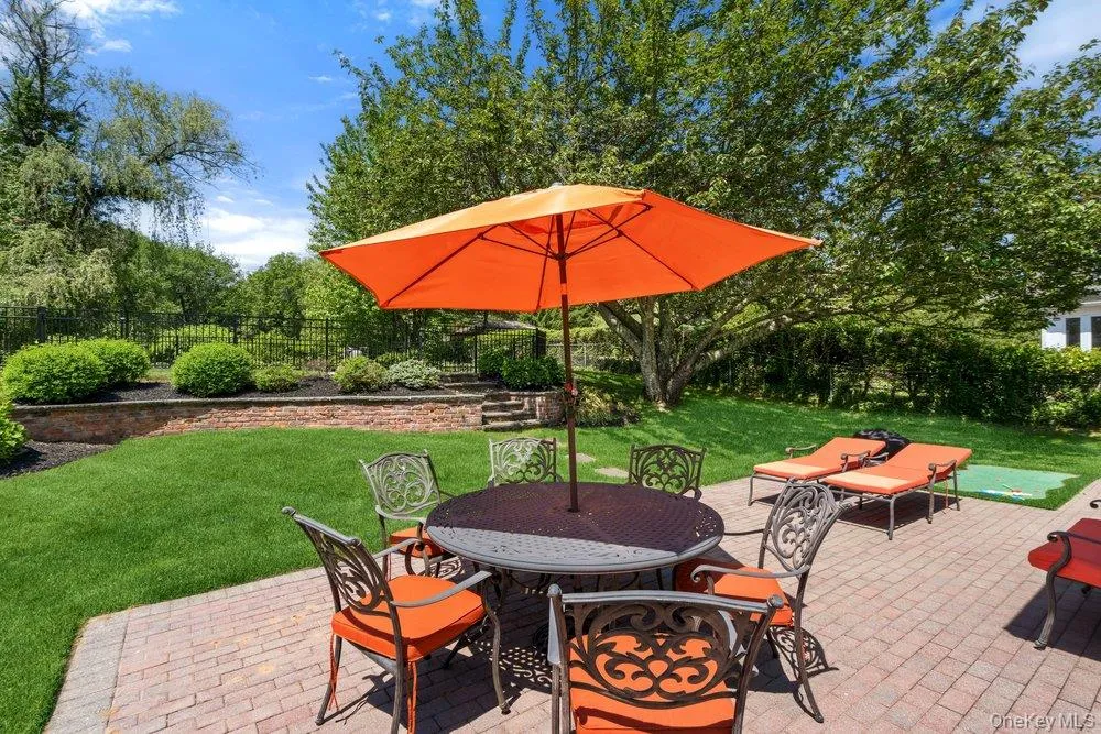 119 Plainview Road Woodbury, NY 11797