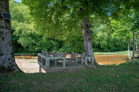 322 Creekside Ln