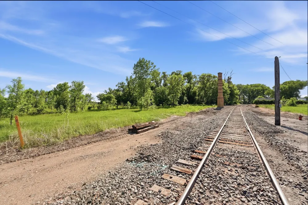 3077 Us-12 Willmar, MN 56201