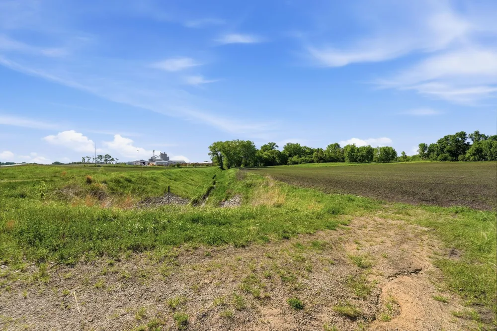 3077 Us-12 Willmar, MN 56201