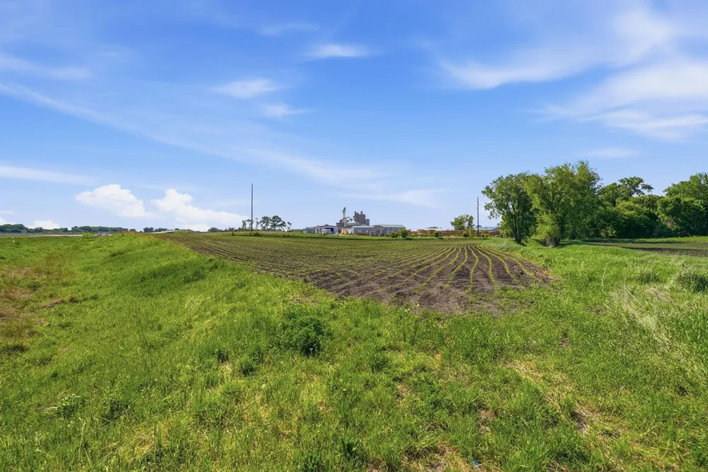 3077 Us-12 Willmar, MN 56201