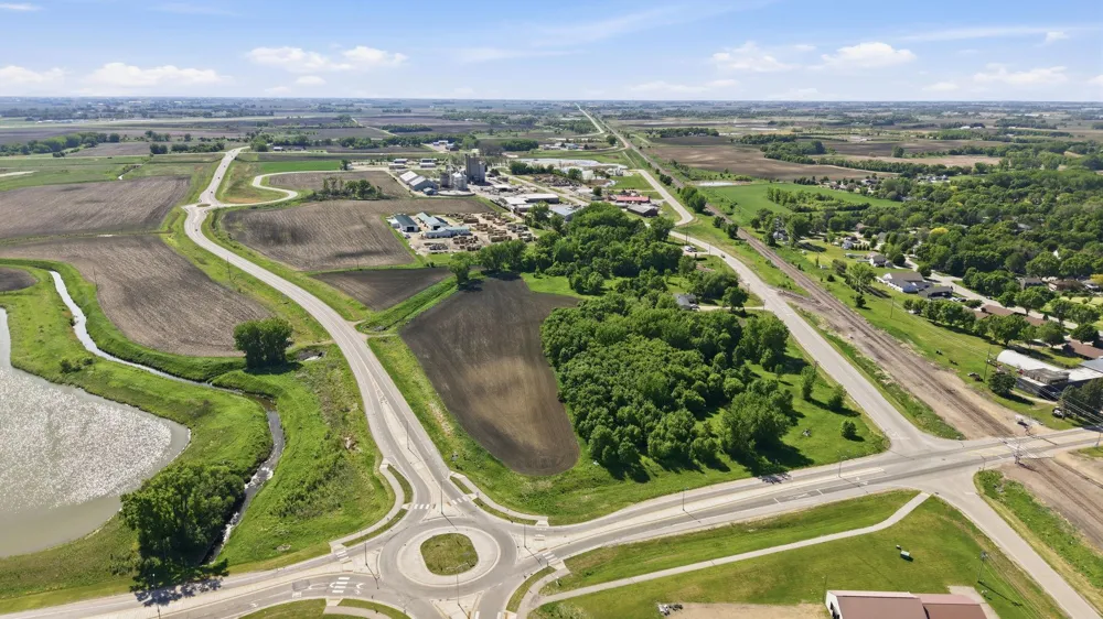 3077 Us-12 Willmar, MN 56201