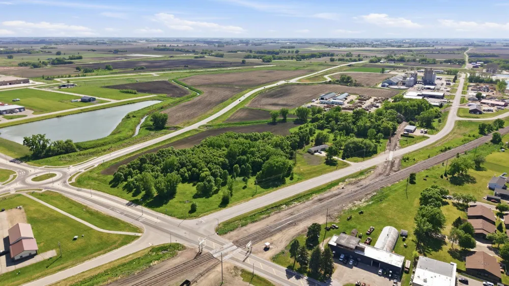 3077 Us-12 Willmar, MN 56201