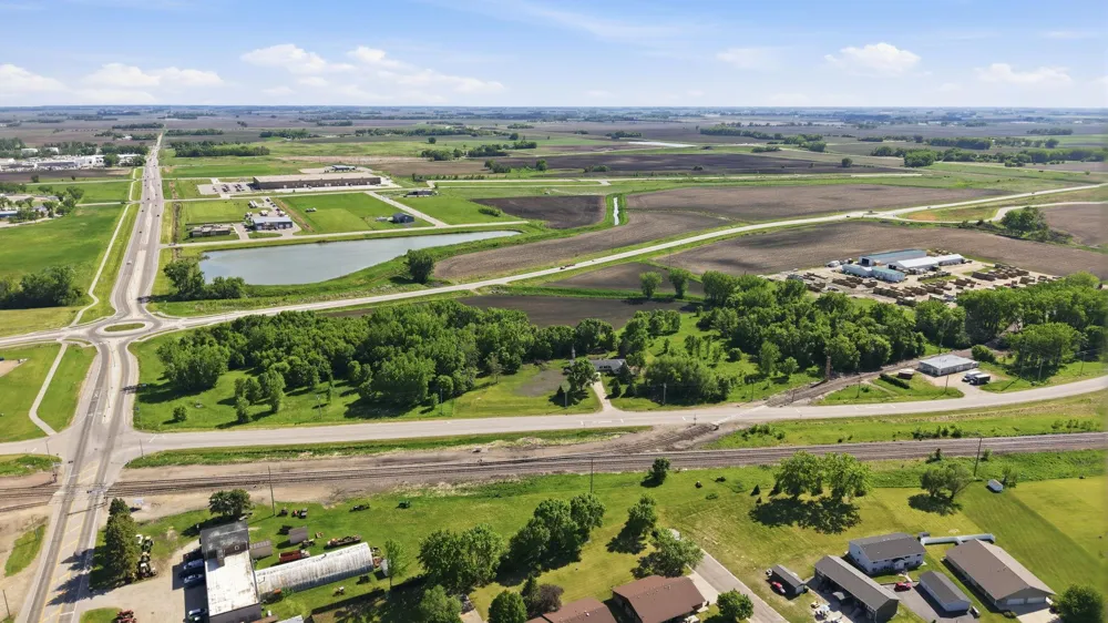 3077 Us-12 Willmar, MN 56201