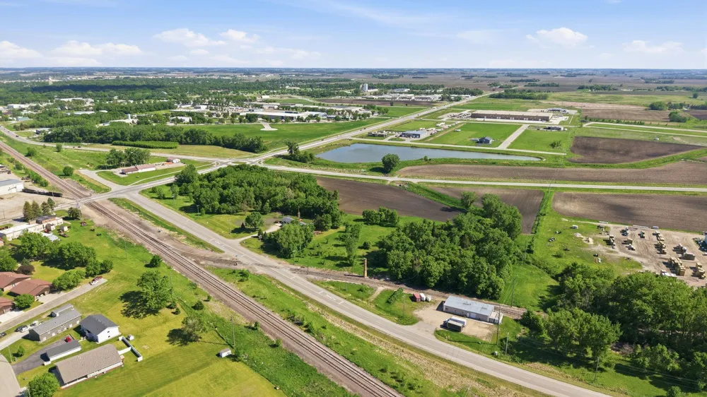 3077 Us-12 Willmar, MN 56201
