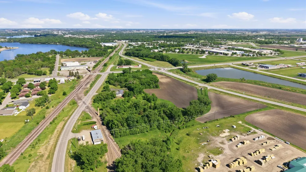 3077 Us-12 Willmar, MN 56201