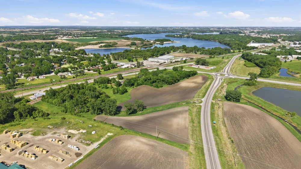 3077 Us-12 Willmar, MN 56201