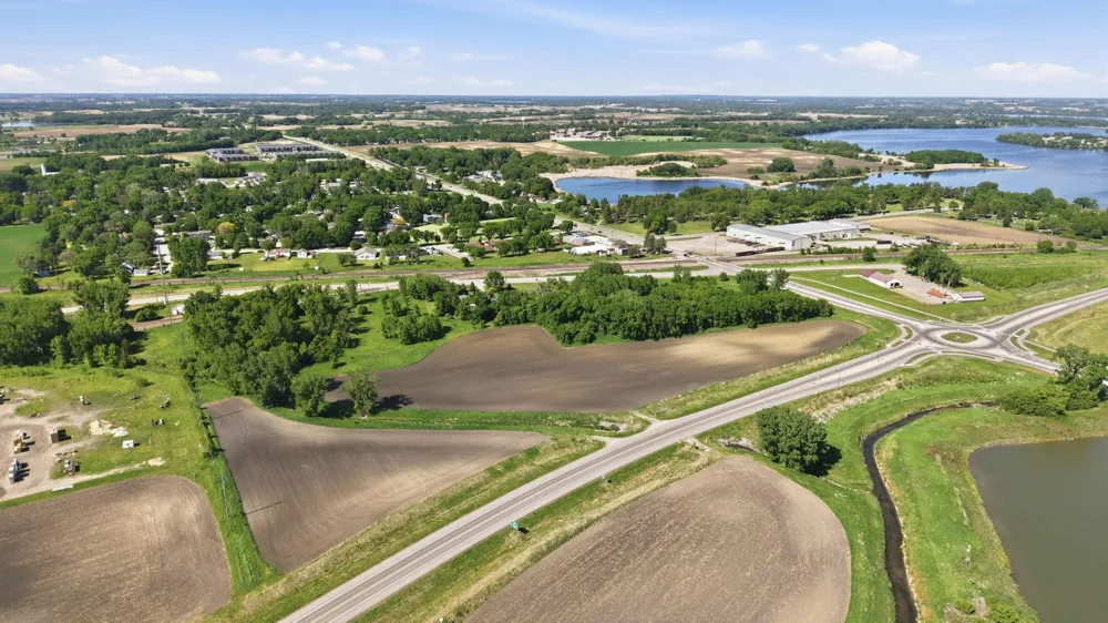 3077 Us-12 Willmar, MN 56201