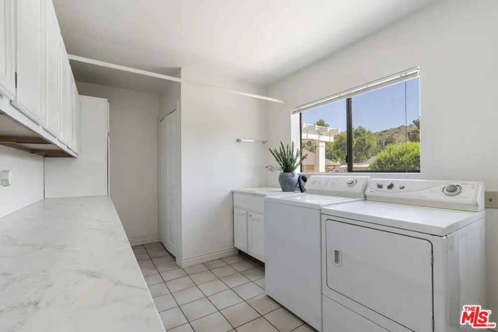 9144 Del Arroyo Drive Sun Valley, CA 91352