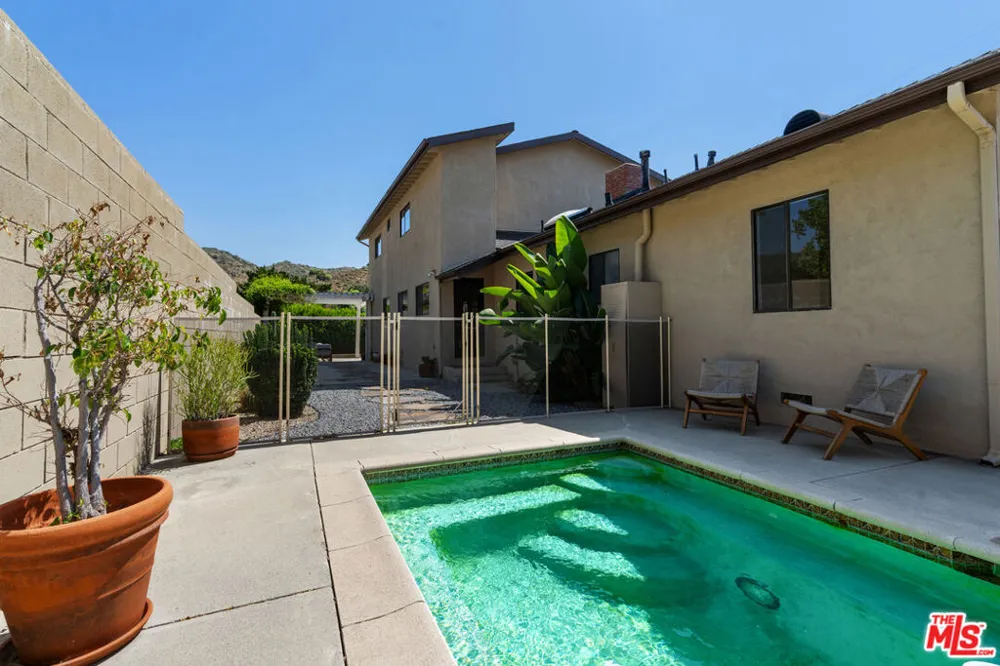 9144 Del Arroyo Drive Sun Valley, CA 91352