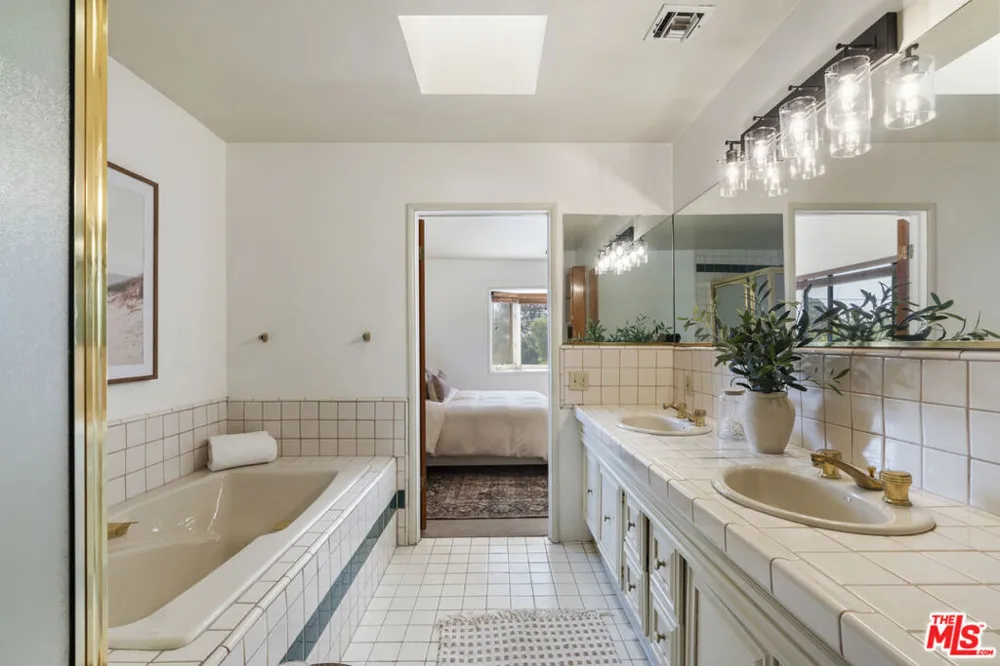 9144 Del Arroyo Drive Sun Valley, CA 91352