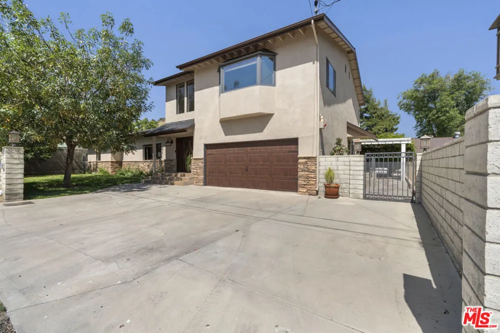 9144 Del Arroyo Drive Sun Valley, CA 91352