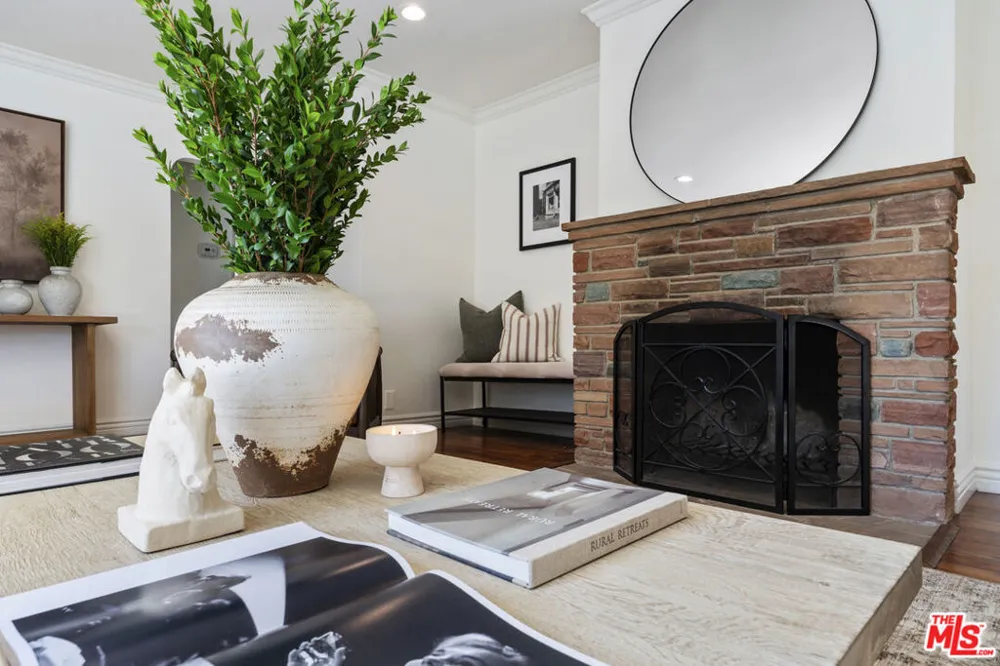 9144 Del Arroyo Drive Sun Valley, CA 91352
