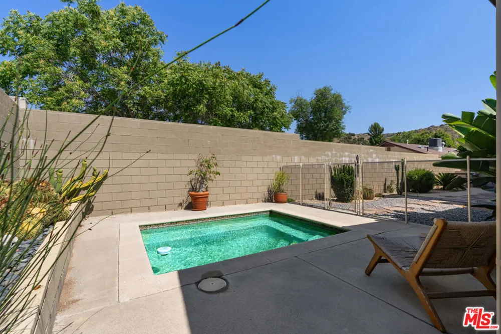 9144 Del Arroyo Drive Sun Valley, CA 91352