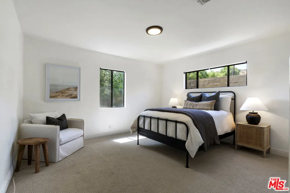 9144 Del Arroyo Drive Sun Valley, CA 91352