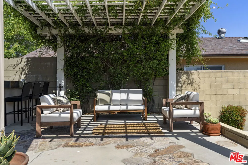9144 Del Arroyo Drive Sun Valley, CA 91352