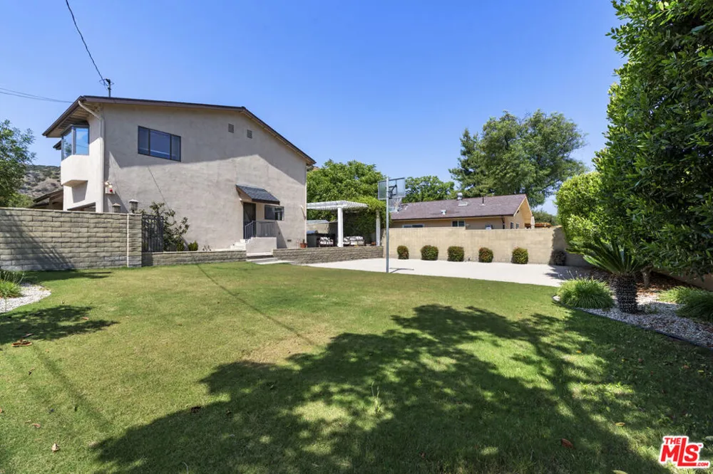 9144 Del Arroyo Drive Sun Valley, CA 91352